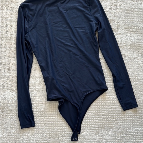 A&F Soft Matte Seamless Long-Sleeve Mockneck Bodysuit - Picture 3 of 4